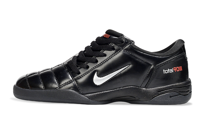 Total 90  'BLACK' 2025 - INDOOR SOCCER CLEATS