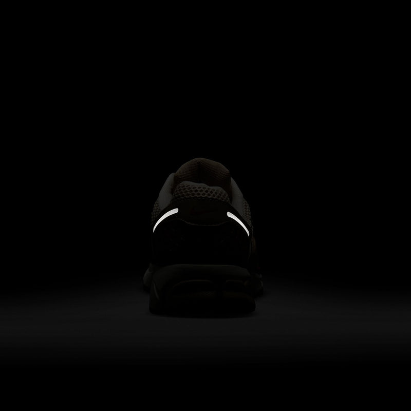 Women's Nike Zoom Vomero 5 KHAKI/PHANTOM-FIRE RED-SAIL HV0826-247