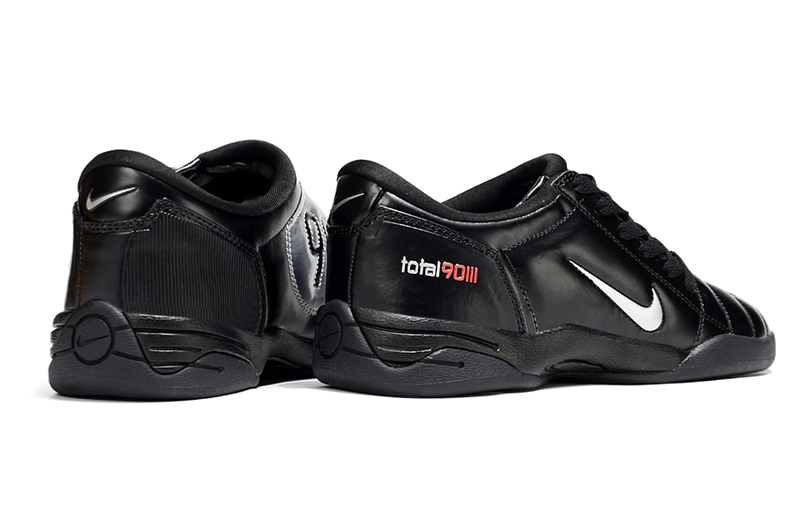 Total 90  'BLACK' 2025 - INDOOR SOCCER CLEATS